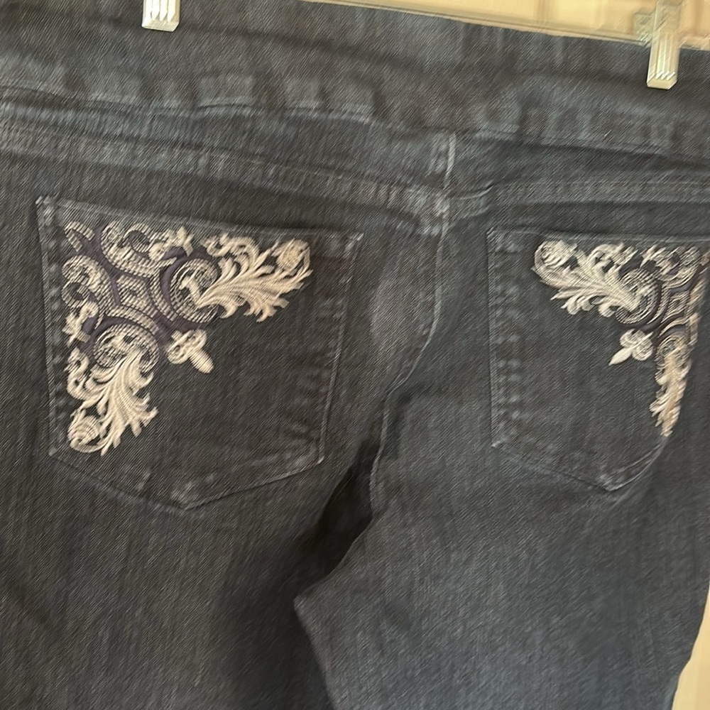 Denim&Co Black Ankle Cropped Jeans - Picture 2 of 2